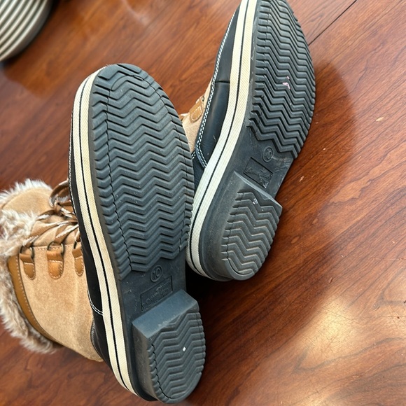 Universal Threads Women’s size 10 boots - Picture 6 of 6